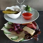Luxury In Duisburg-rahm - Business & Leisure - 'netflix-minibar' Apartment