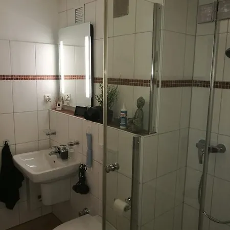 Luxury In Duisburg-rahm - Business & Leisure - 'netflix-minibar' Daire *