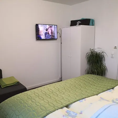 Luxury In Duisburg-rahm - Business & Leisure - 'netflix-minibar' Apartment Duisburg