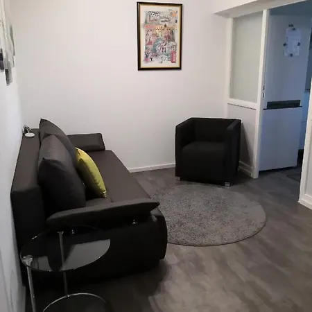 Luxury In Duisburg-rahm - Business & Leisure - 'netflix-minibar' Дуйсбург