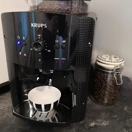 Luxury In Duisburg-rahm - Business & Leisure - 'netflix-minibar' Daire Duisburg